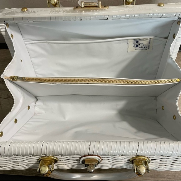 VINTAGE Princess Charming by ATLAS White Wicker SEA SHELL Lucite Trim PURSE Bag - Picture 6 of 7